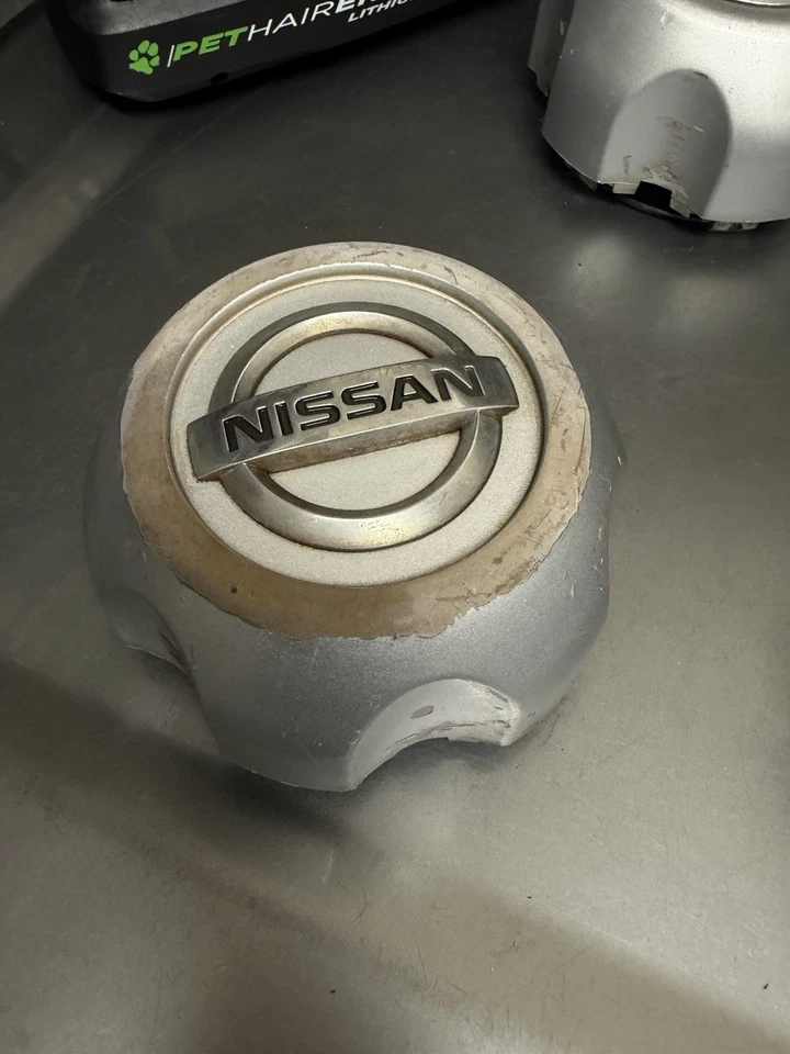 Tapa central rueda Nissan Frontier/Xterra 40315-1Z800 emblema cromado 1998-2004 Foto 4 de 4