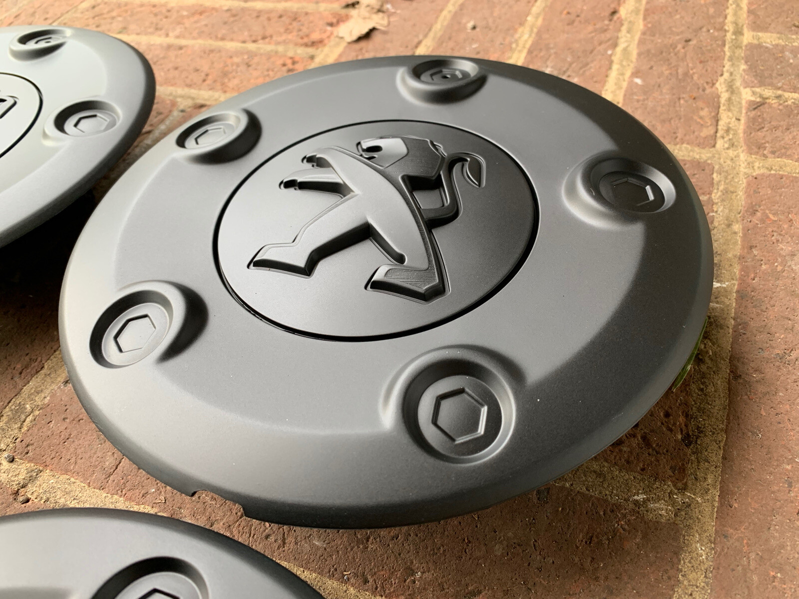 GENUINE NEW Peugeot Expert Hub Caps Wheel Trims Centre 2016 96774135XT