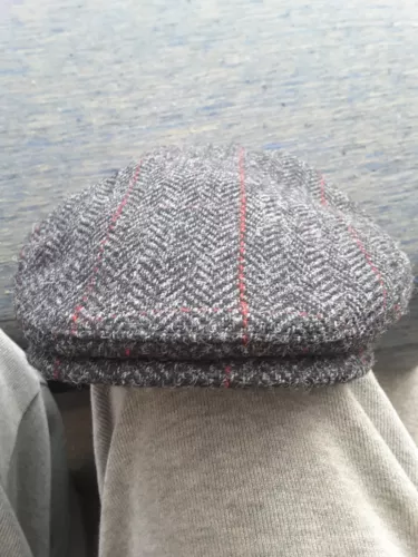 Mucros Weavers Workshop Men’s Trinity Tweed Wool Cap Ireland Gray Red Stripe Med