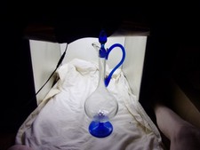 Vintage MCM Przezroczysta szklana karafka z niebieskim uchwytem, podstawą i korkiem