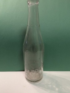 Vintage HI-PORT  BEVERAGES Batavia, Ohio  12 OZ. Bottle