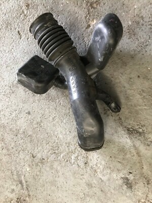 Toyota estima hybrid ahr20 air filter pipe 17751-28090