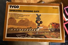 Tyco HO Scale Operating Crossing Gate No. 908:600 w/Box