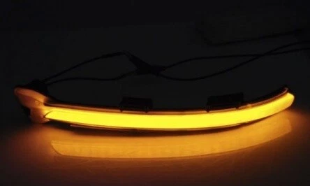 Frecce dinamiche fumè per specchietti VW Golf Mk7 2013-2017 Touran II 2015 - Immagine 2 di 3