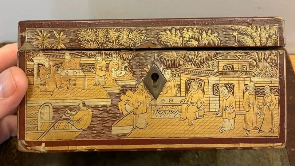 Antigua caja de carrito china de laca dorada Foto 4 de 4