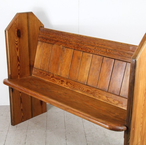 A late 19th century Victorian pitch pine church pew, dished seat - Picture 3 of 6