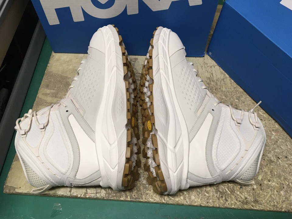 DS MENS HOKA ONE ONE Tor Ultra Hi 3 Suede and Hiking Boots EGGNOG SZ 9