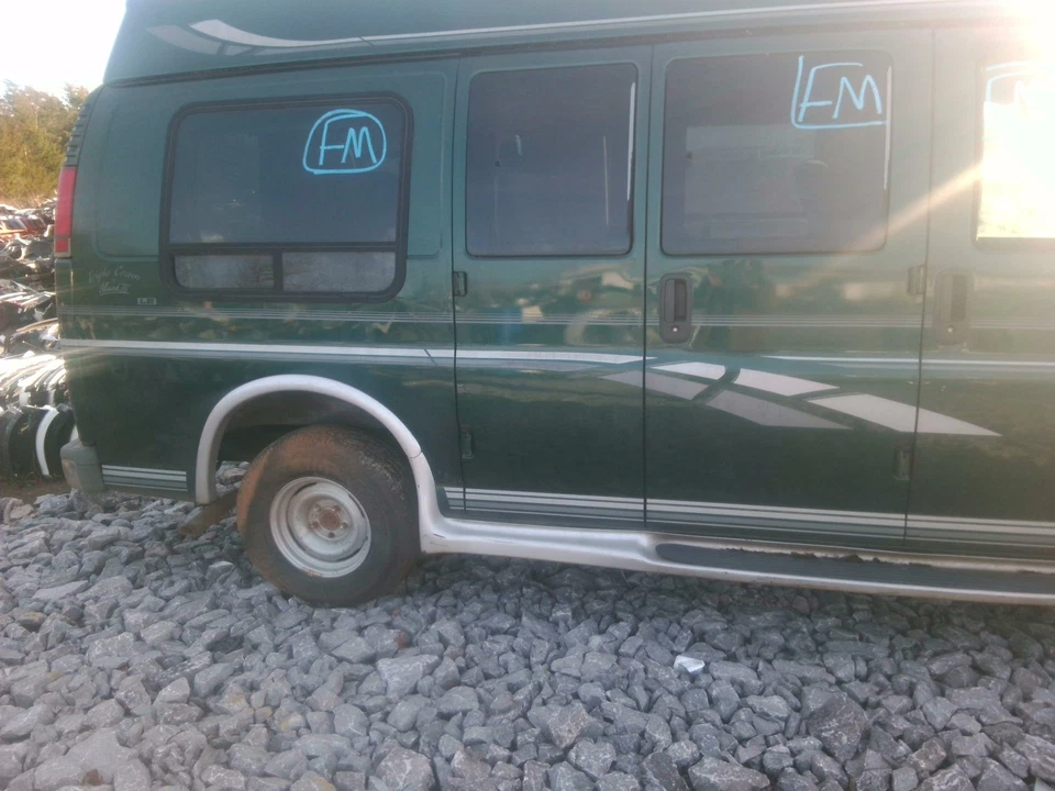 Radiador GMC VAN SAVANA 1500 96 97 98 99 00 01 02 Foto 4 de 4