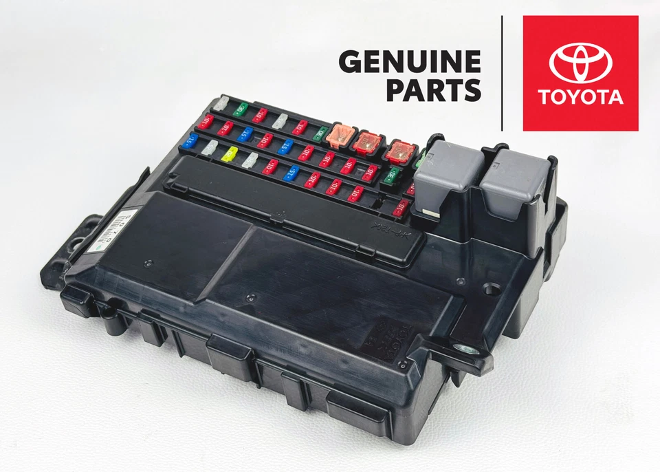 Bloque de conexiones de sala de motores relé de fusibles Lexus LS460 LS600h 82720-50081 usado OEM Foto 2 de 4