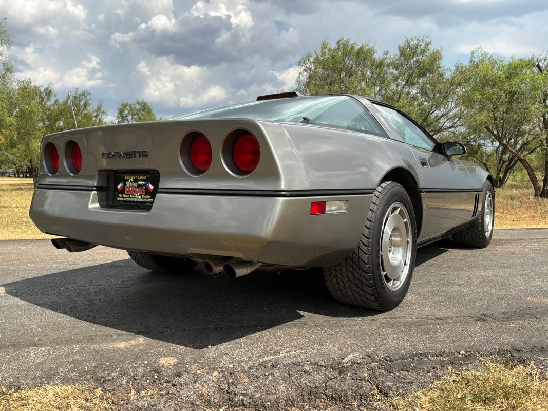 1986 Medium Gray Metallic Chevrolet Corvette   | C4 Corvette Photo 6
