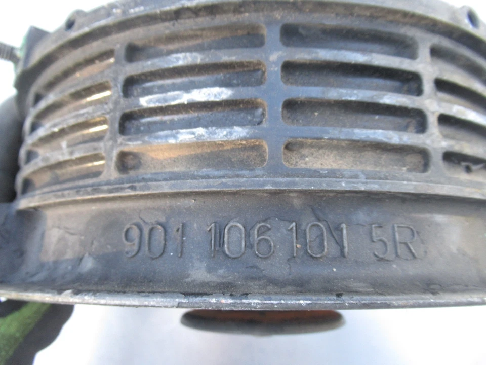 Porsche 911 Alternator Fan Housing Magnesium 9011061015R 1969 - 1974 - Image 3 of 4