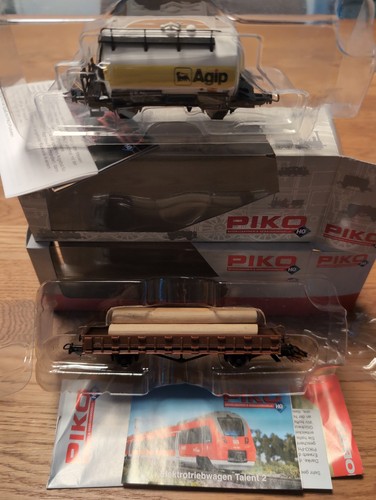 Piko 95557, FS Kesselwagen AGIP Carro Cisterna & Niederbordwagen Roo61 DR EP. II | Condition: Neu