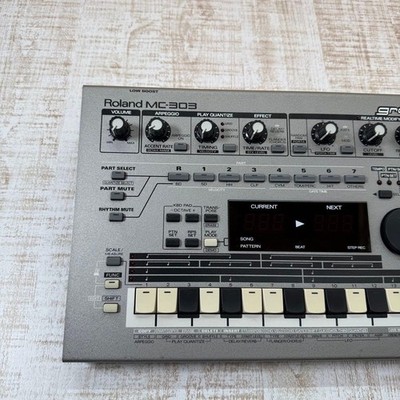 Roland MC-303 Groovebox Drum Machine Synthesizer Sequencer Vintage