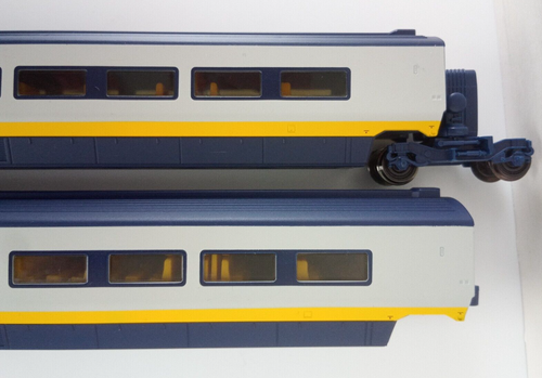 Hornby OO Gauge BR Class 373 Eurostar EMU Articulated Saloon Coach Pair 3219/20 - Picture 6 of 10