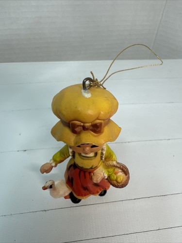 Girl With Goose Ornament Figurine Figure Christmas Made In Hong Kong Vintage - Picture 7 of 9