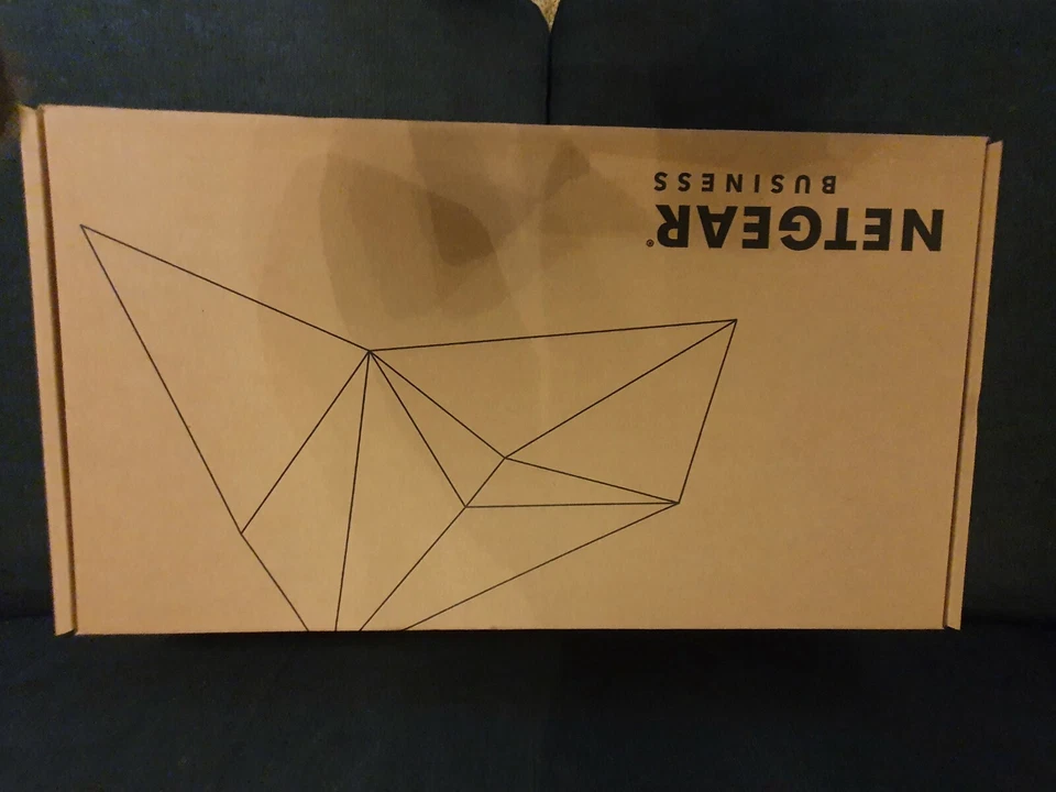 Netgear 24P FE SMART MANAGED PRO SWITCH - Image 2 of 3