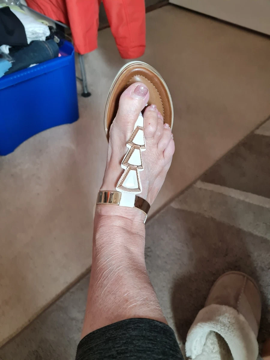 Lunar toe post sandals sales