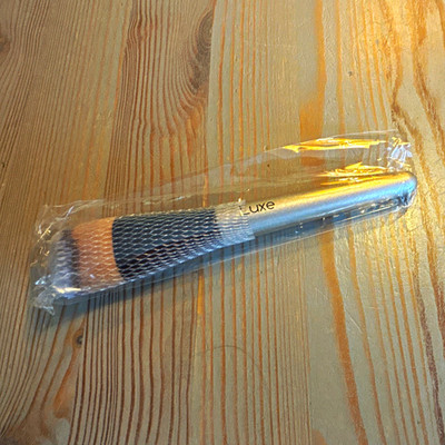 Luxe Foundationpinsel flach Make-up-Pinsel in Silber Schwarz Beige