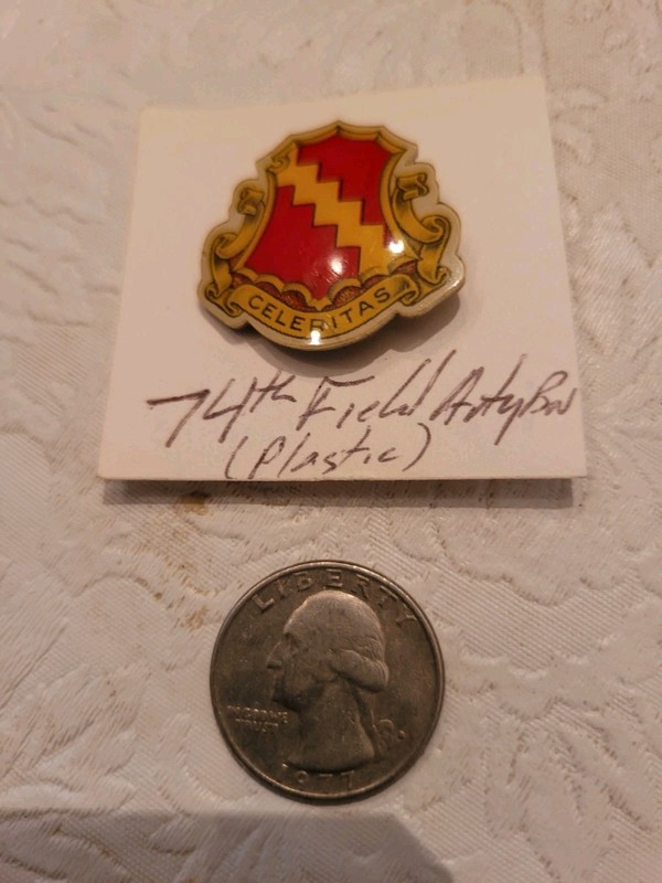 VINTAGE WWII US ARMY 74TH FIELD ARTY BN PLASTIC DI PB WHITEHEAD & HOAG USED EXC!