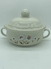 Vintage Cumberland Mayblossom Round  Covered Vegetable Bowl 9" Casserole Dish