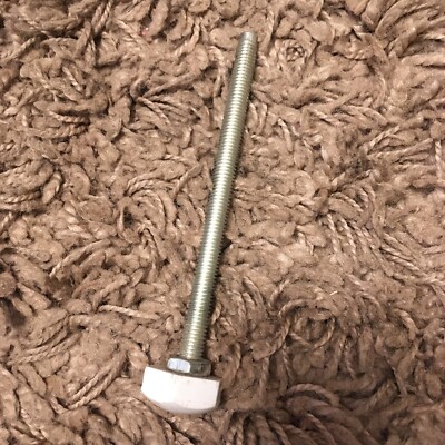Currys Essentials Geschirrspüler CID45B13 verstellbares Bein/Fuß (vorne)
