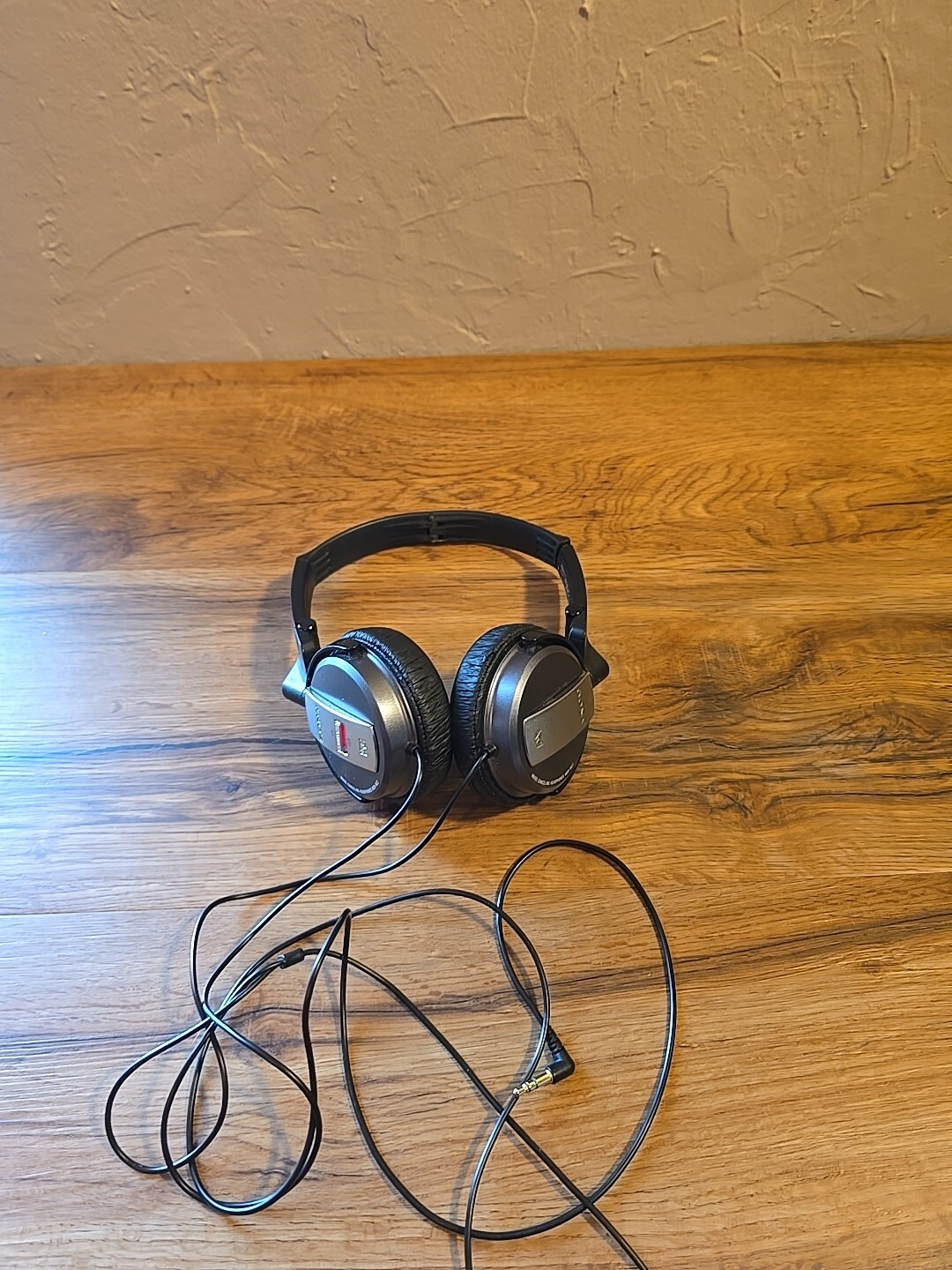 Sony MDR NC7 Noise Cancelling Stereo Headphones Black with Corded Adaptor Used-image