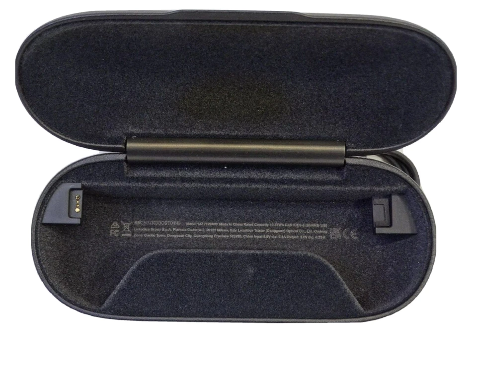 Ray-Ban 1AT2199A00 Estuche Cargador Rígido Negro para Gafas/Gafas de Sol Wayfarer Inteligentes Foto 4 de 4