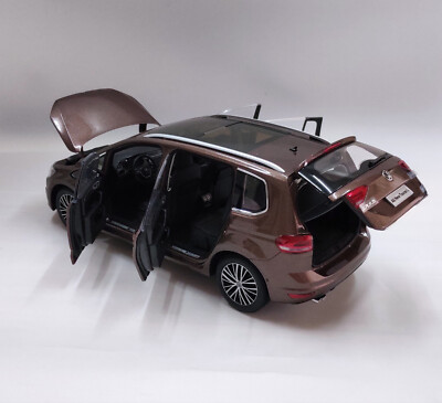 1/18 VW トゥーラン s-l400.jpg