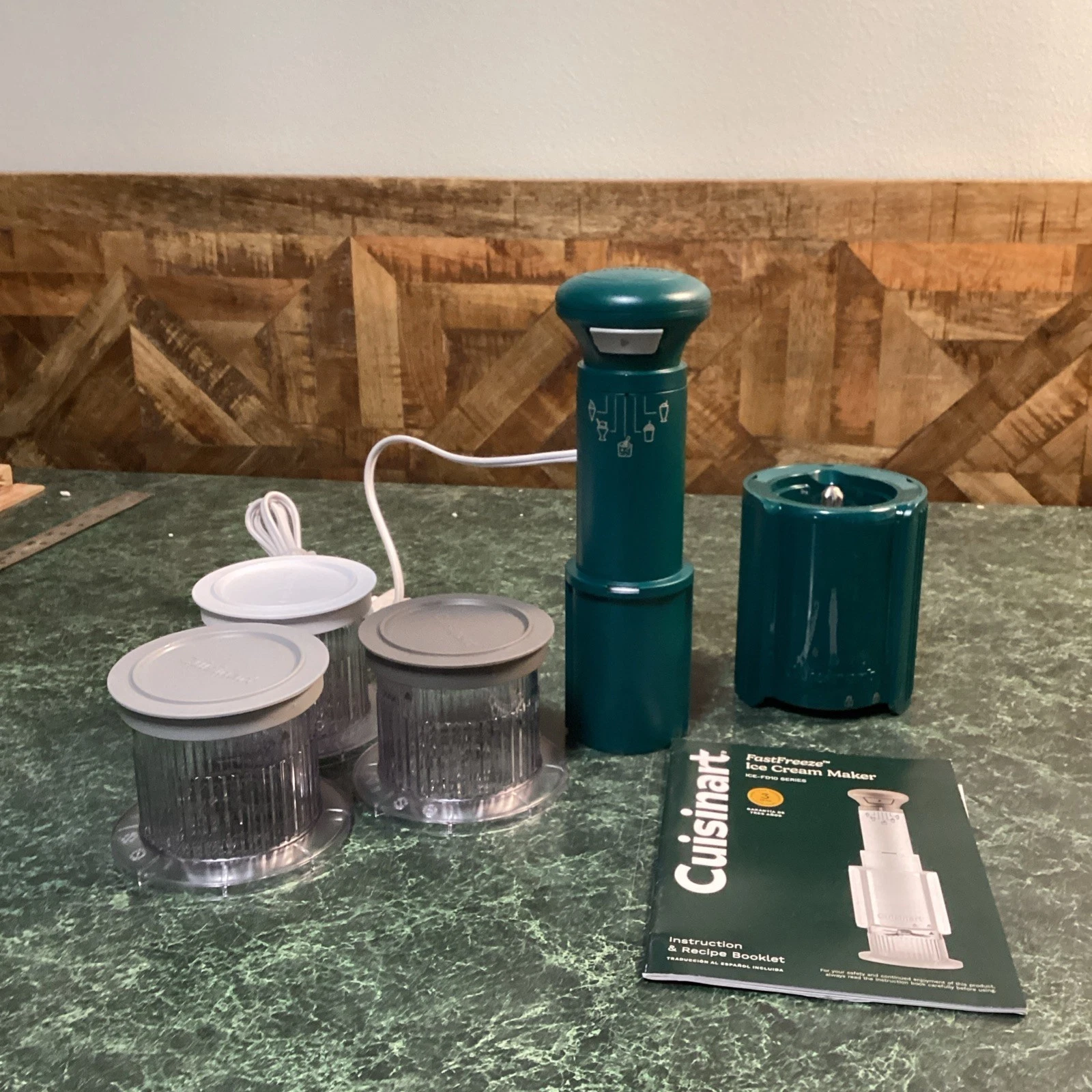 Cuisinart - FastFreeze Frozen Treat Maker with Pints Jade Color Ice Cream Maker
Opens in a new windo