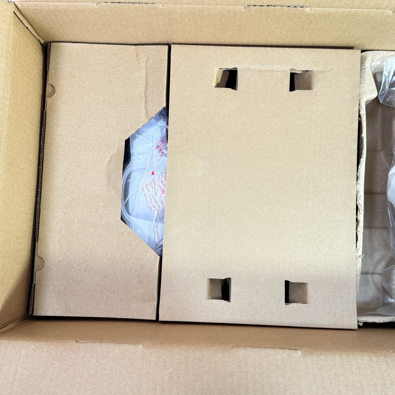 Amazon Basics Cordless Vacuum Cleaner for Carpet and Hardwood, 5 lbs, White