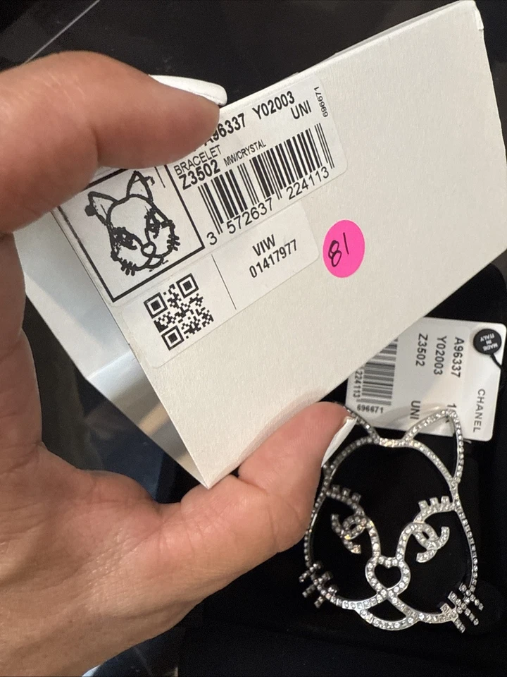 BNWT Chanel 100% Auténtico Runway CC Logo Pulsera Brazalete Cristal En Caja Agotado Raro Foto 3 de 4
