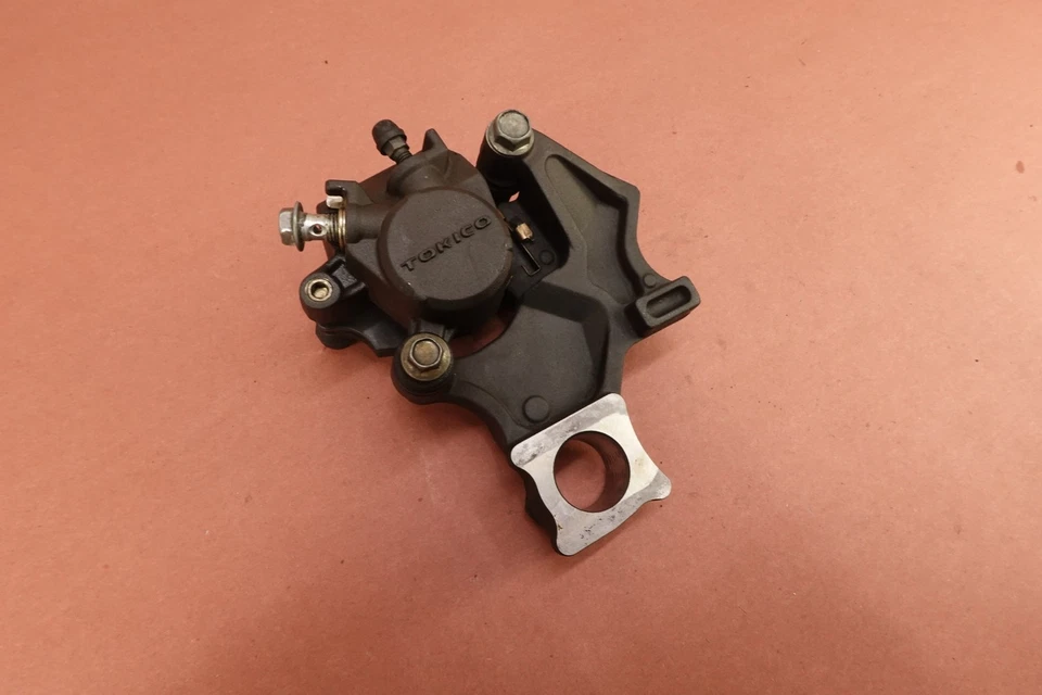 Soporte de montaje de pinza de freno trasero Suzuki GSXR 600 GSXR600 2006 2007 Foto 3 de 4