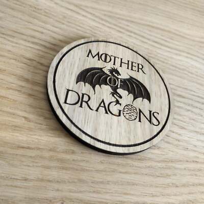 Lasergeschnittene Holzuntersetzer. Mutter der Drachen