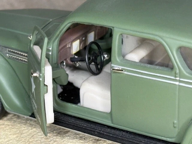 Signature Models, 1936 Chrysler Airflow, 1/32 - Image 3 of 4