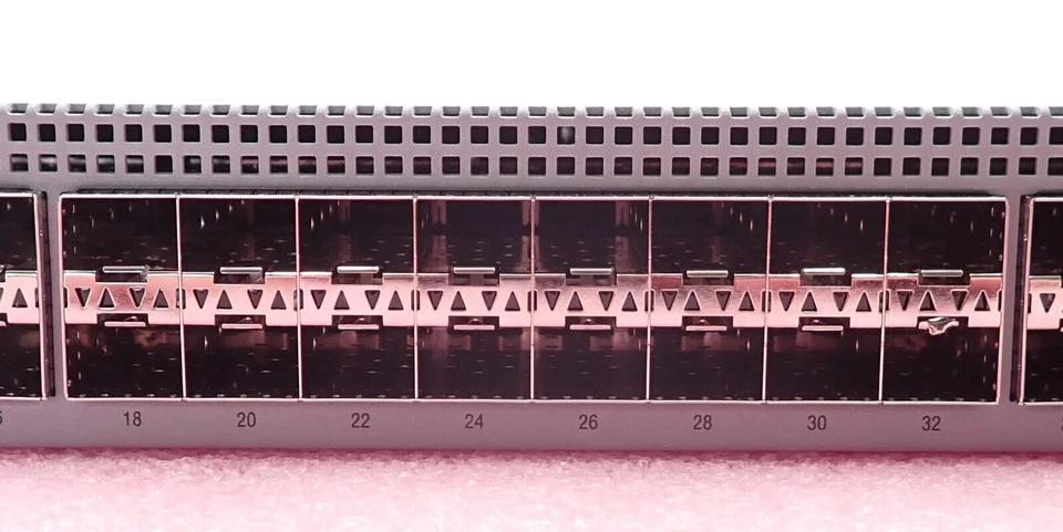 Avaya VSP 7254XSQ 48x 1/10G SFP+ + 6x 40G QSFP+ B2F Premier Switch EC720001X-E6 - Image 3 of 4