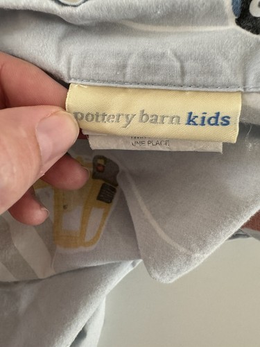 Edredón doble cierre de botón Pottery Barn niños camiones de construcción - Imagen 2 de 8