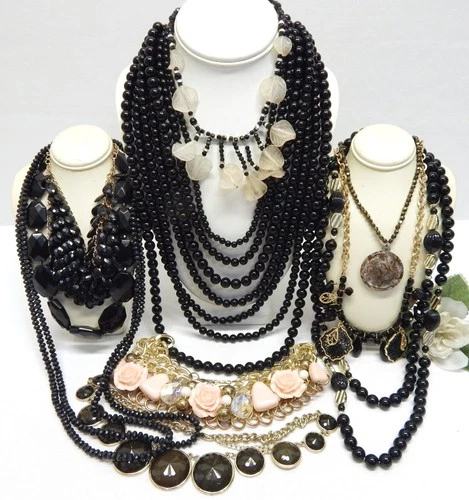 VINTAGE TO NOW FASHION COSTUME JEWELRY NECKLACE LOT, ASSORTED TYPES & MATERIALS