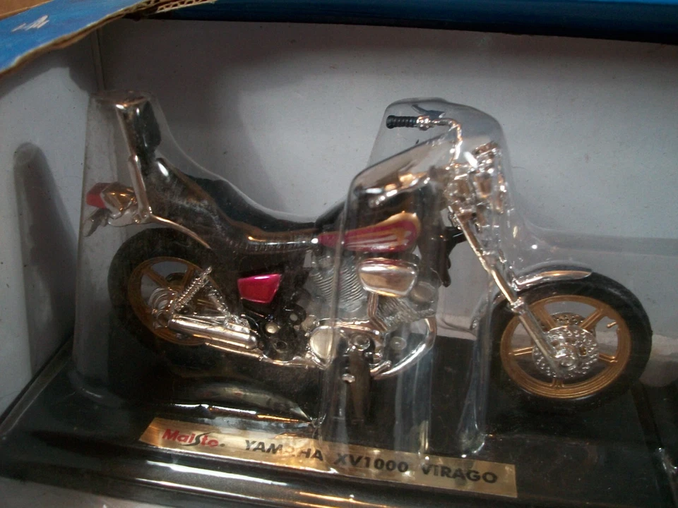 Maisto 1995 ~ Juego de vehículos de 3 piezas (motocicletas) ~ Yamaha, Honda, BMW Foto 3 de 4