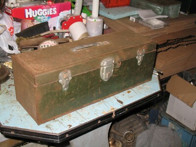VTG GREEN METAL TOOL BOX MASTER BRAND 19'' BUFFALO NY GARDEN TOOL DECOR PROP
