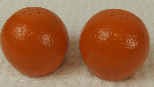 Vintage Souvenir Florida Orange Salt and Pepper Shakers 2.5" Tall - Picture 2 of 4
