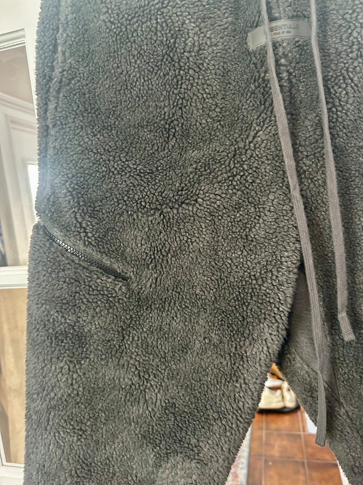 Fear of God Essentials Winter Sherpa Polar Fleece Sweatpants SZ L Black Charcoal thumbnail 6