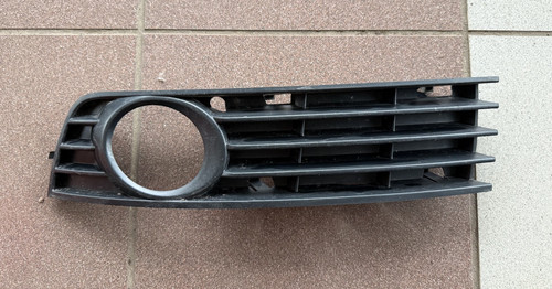 Audi A4 (8E B6) Bj00-04 Blende Verkleidung Nebelscheinwerfer links 8E0807681A