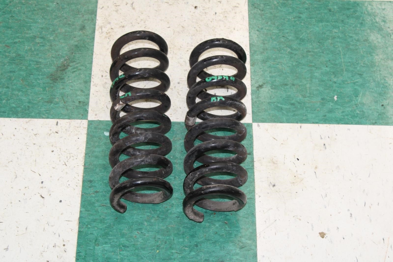 14-19 Ghibli Rear Suspension Pair Driver LH Passenger RH Coil Springs Factory OE