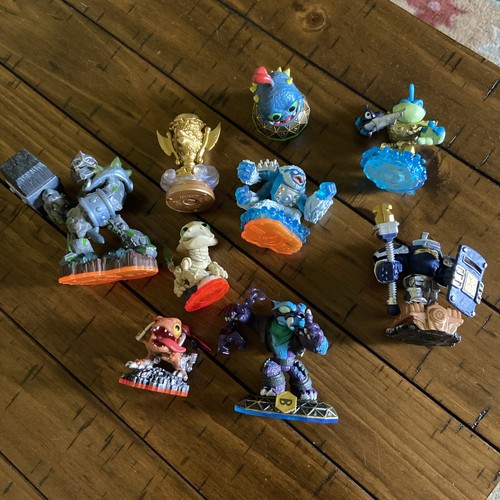 Lot de 9 figurines Skylanders - Label Emmaüs