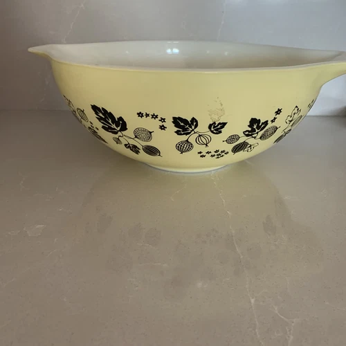 Vintage Pyrex GOOSEBERRY Black on Yellow Cinderella Bowl 4 QT #444