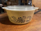 Vintage Pyrex Homestead Round Covered 2.5 Casserole