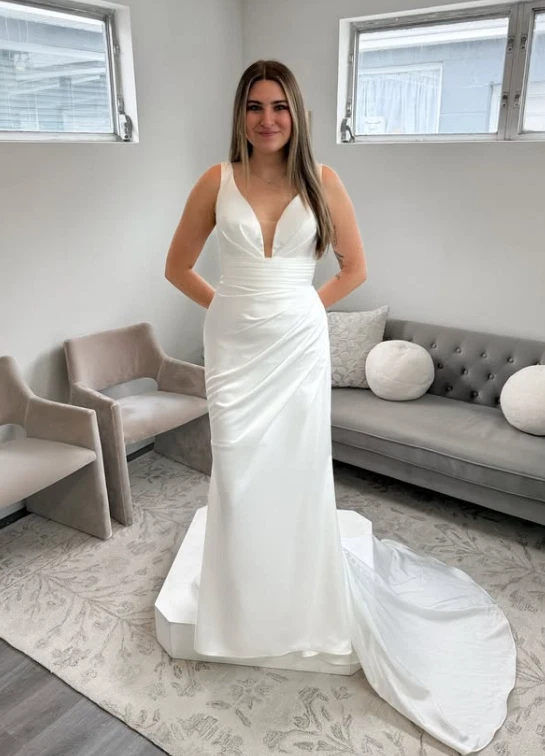 Vestidos de novia de satén sin mangas blancos cuello en V elegantes marfil línea A vestidos de novia Foto 3 de 4