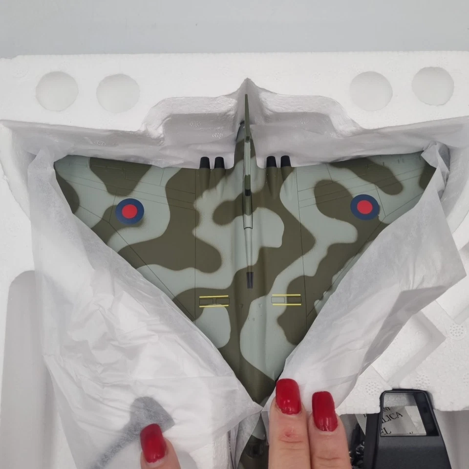 Avión militar ATLAS EDITIONS AVRO VULCAN 1:144 JET AGE NUEVO Foto 4 de 4