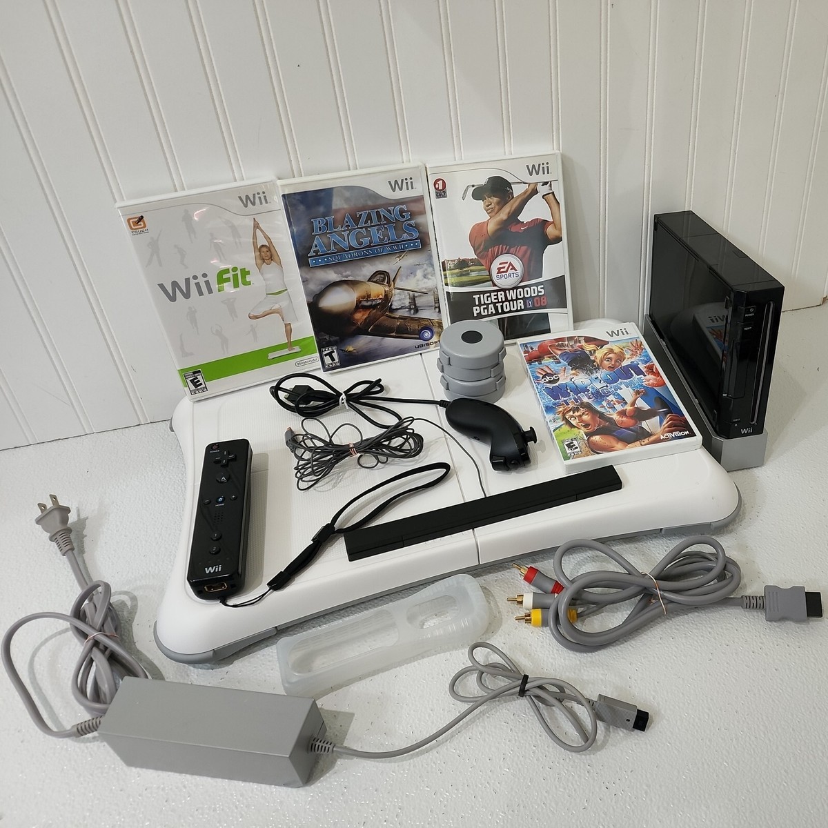 『ソフト5本コントローラー2つ付』Wii RVL-001 Amazon.com: Nintendo Wii Video Game System 2-REMOTE, 2
