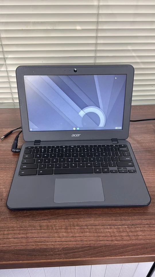 Acer ChromeBook C731-C65D (Celeron 1.6 GHz 16GB SSD, 4GB) - 0120 - Image 2 of 4